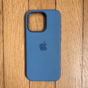 Apple iPhone 15 Pro MagSafe Case